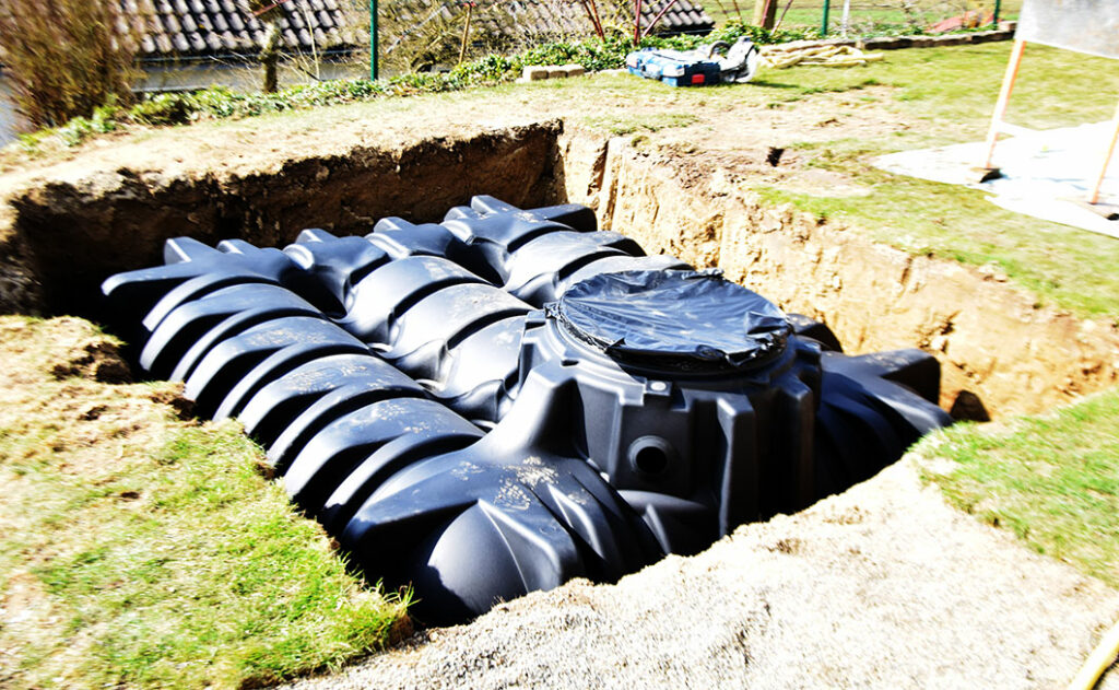 Réservoir plat, enterré dans le jardin