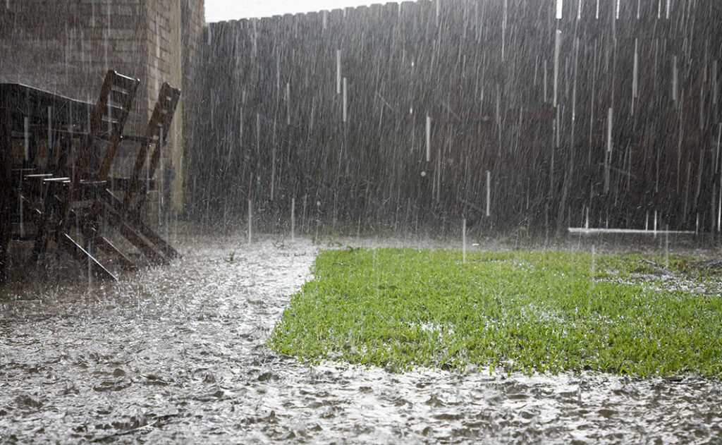 fortes pluies, l'eau ne peut plus s'infiltrer dans le sol