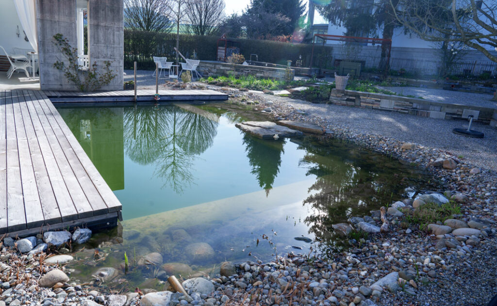 Schöne Gartenteichanlage geschaffen mit EPDM Teichfolie