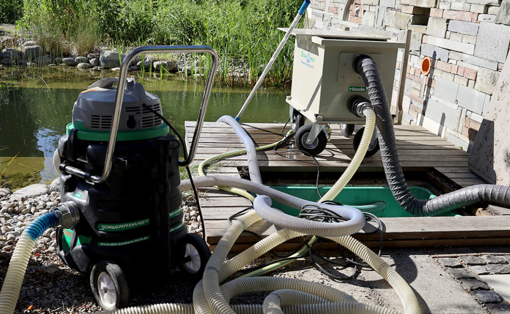 für die Pflege von Garteichteich im Herbst ist der TeichMax ein grosse Unterstützung