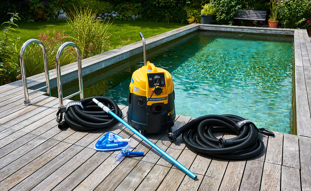 Nettoyage de bassin avec l'aspirateur de boue de bassin Fango et ses nombreux accessoires