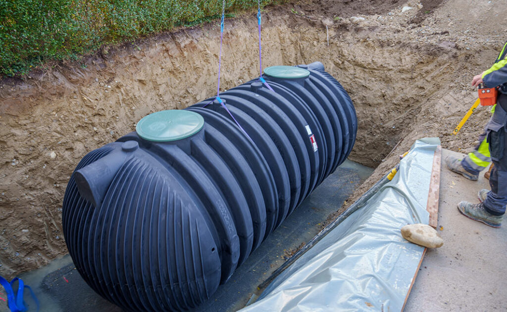 22000 Liter Rundtank versetzt in Baugrube