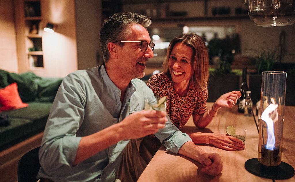 La convivialité en automne, même à l'intérieur, avec les feux de table SPIN  