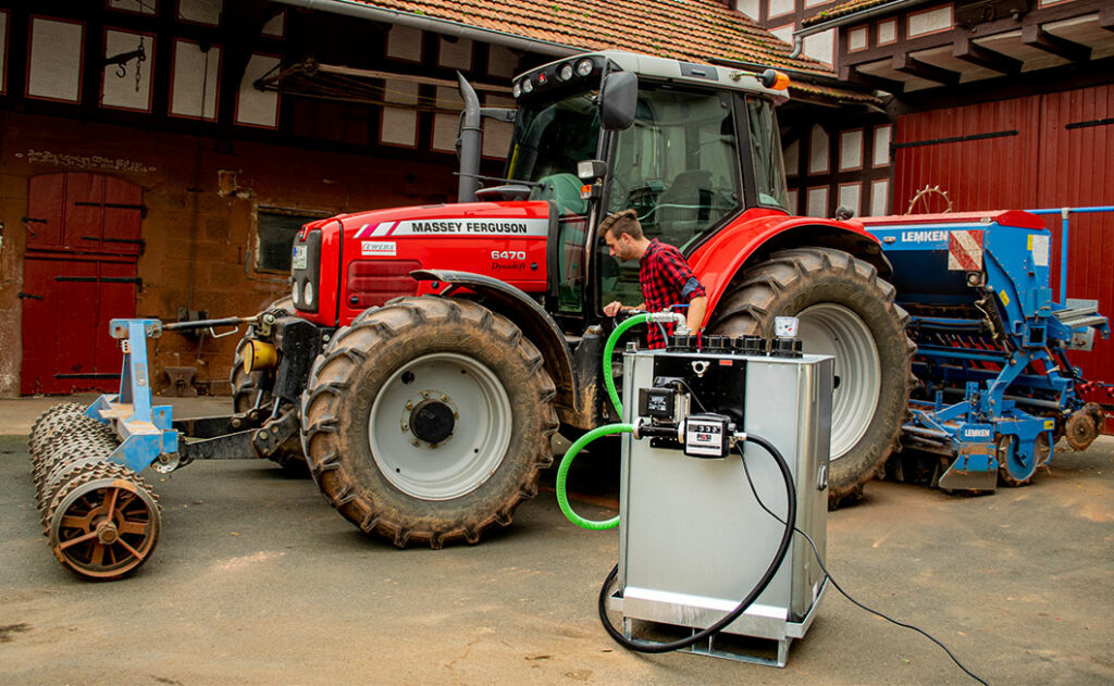 Heizöl richtig lagern gilt auch auch für Dieselöl für diesen Traktor in unserem mobilen Heizöltanks.