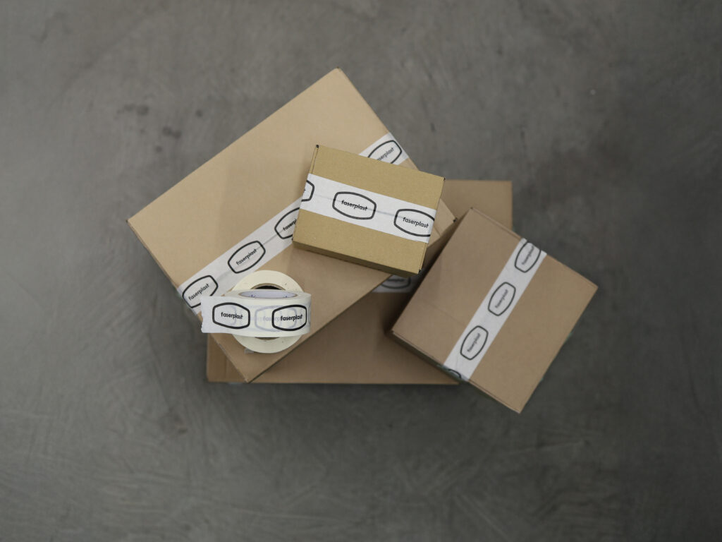 Versandfertige Pakete von Faserplast