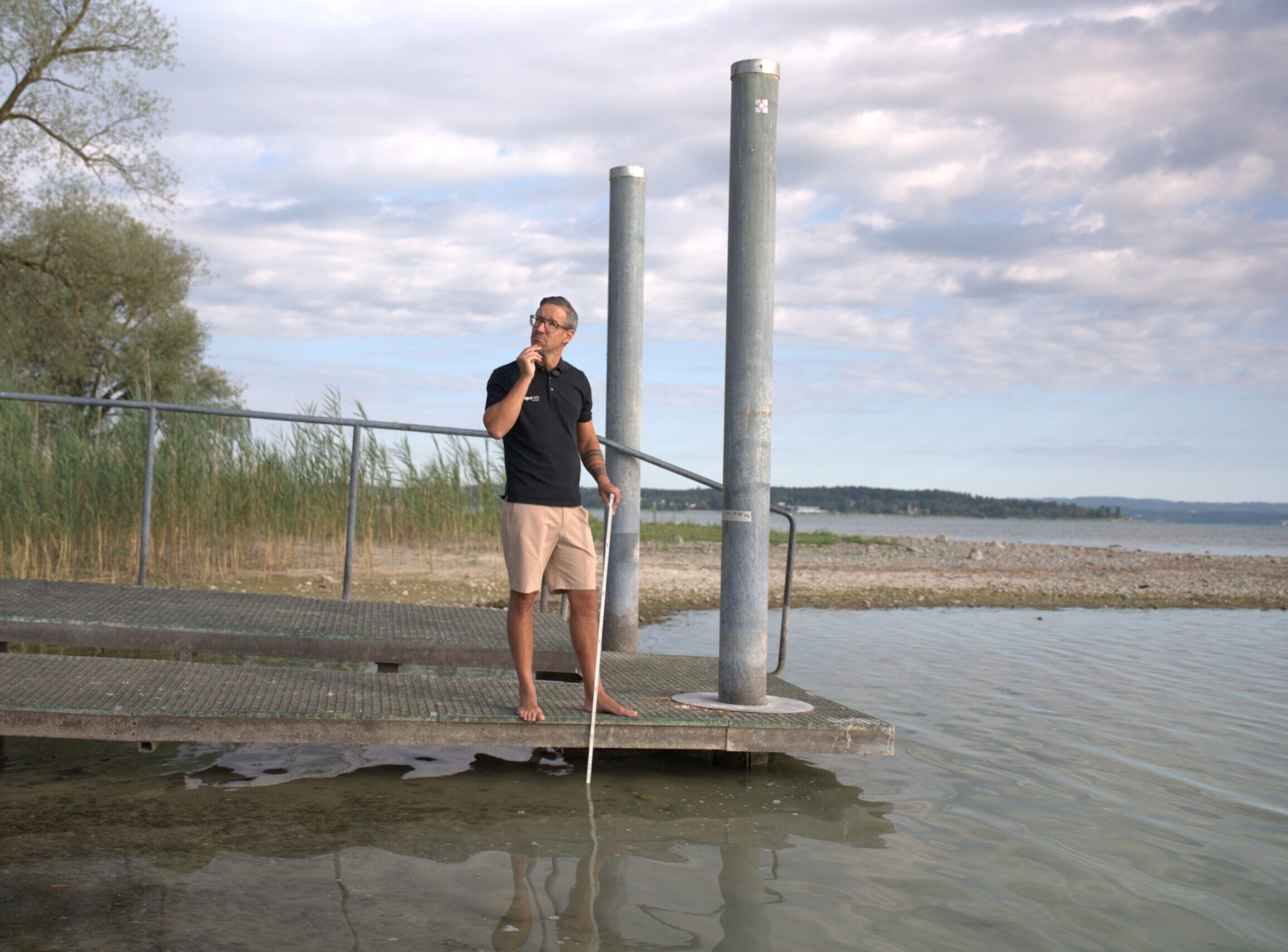 blog-faparain-regennwassermanagement-beitragsbild-bodenseeufer-muesnsterlingen-2026-michael-weber Unser faparain Bereichsleiter Michael Weber am Bodenseeufer in Münsterlingen im August 2026.