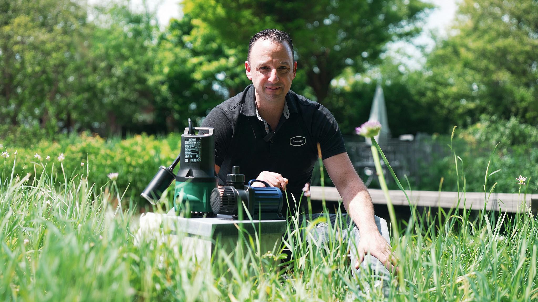 faserplast-vergleich-pumpe Unser Mitarbeiter Jerome zeigt den Unterschied zwischen Schmutzwasserpumpe und Teichpumpe